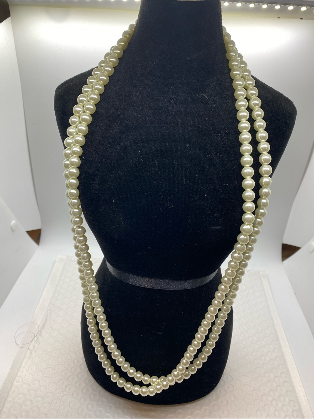 Vintage-inspired Faux Pearl Single Strand Opera Length Necklace – Classic Ivory